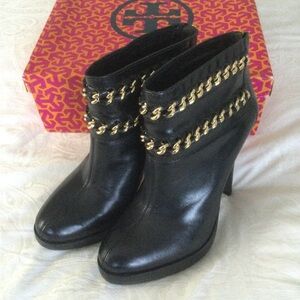 EUC Tory Burch Lysa black bootie with chain detail. Size 8.5.